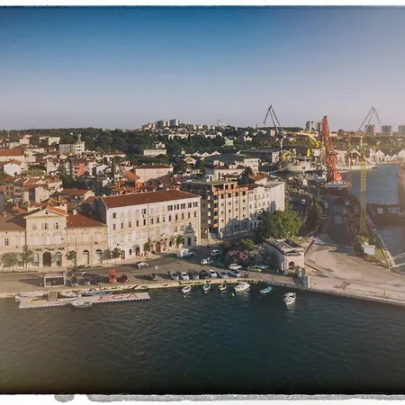 Luxury Jana With Private Parking